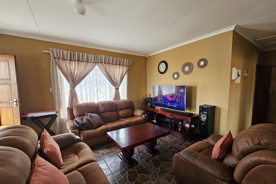 To Let 3 Bedroom Property for Rent in Tlhabane West North West